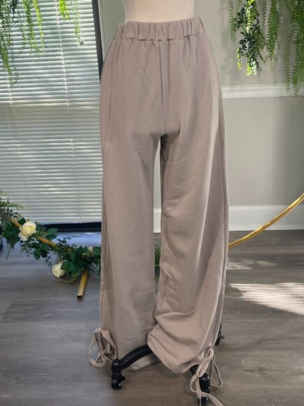 Lovers + Friends | Izzie Tie Jogger Pant in Dusty Pink